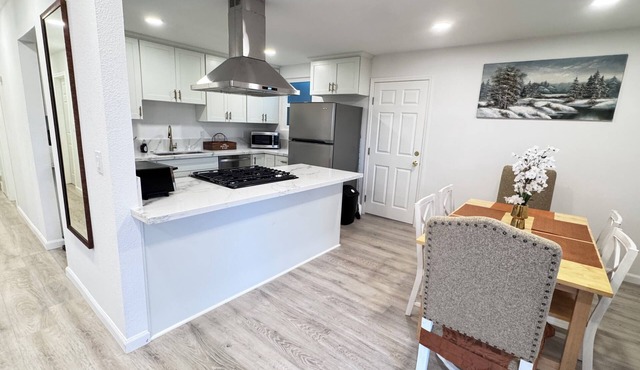 Charming 3-bedroom house in Roseville by Sierra Golf Club. Enjoy your stay!