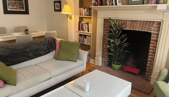 Charming 3-bedroom home in Kingston - walk to Queen's, downtown & lakefront!