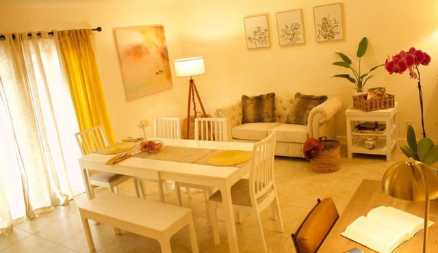 Charming 4bd house near the coast with backyard