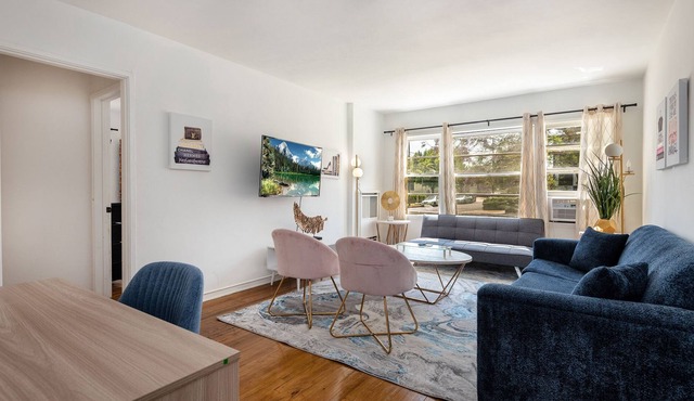 Charming and Elegant 1BR Apt. w/ Hot Tub
