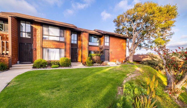 Charming coastal home in Cardiff-By-The-Sea, CA. Close to Beach, Hiking, & More!