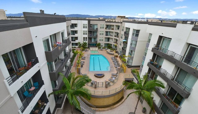 Charming! Studio · Free Parking · Pool · Gym · Hot Tub · BBQ