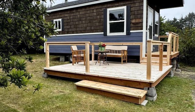 Charming Tiny Home Retreat with Lodge Amenities Near Ocean Beaches, Lincoln County, OR
