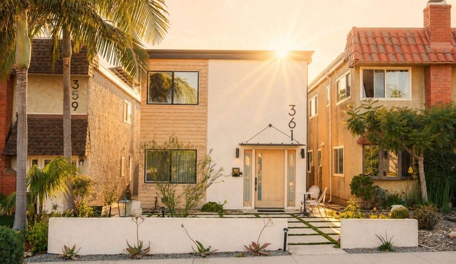 Chic Designer Home, Walkable to Marine Stadium and Minutes to Beach & 2nd Street