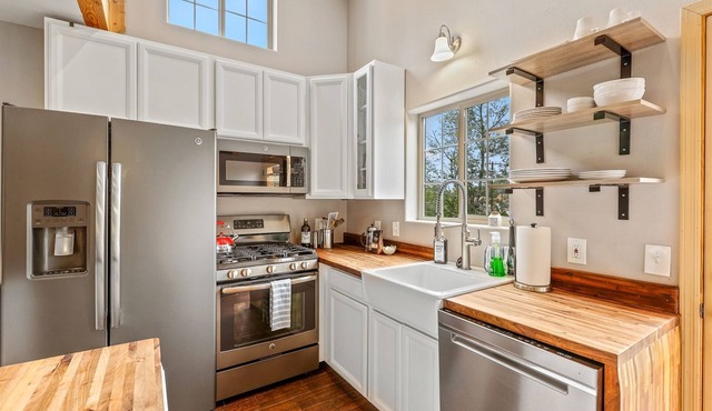 Chic, Posh, Bohemian Mountain Loft. Walk to Downtown & NAU!
