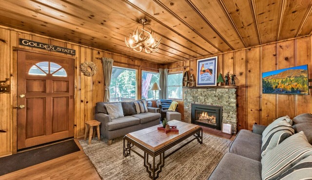 Classic Lower Tahoe Park Cabin!