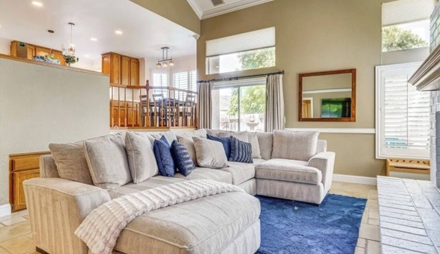 Clean, old fashion, pet-friendly, beautiful spacious 4-bedroom home in Tracy