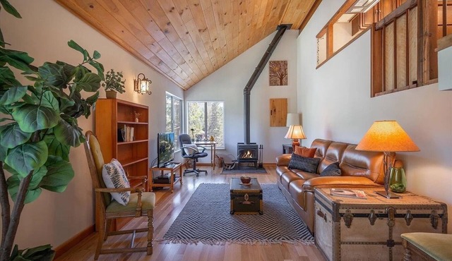 Cliffside Retreat with River Views and Starry Skies