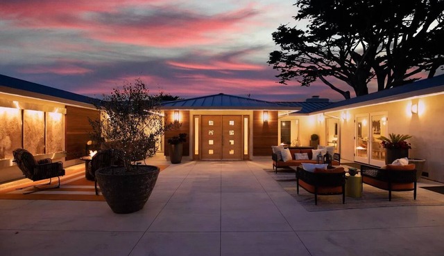 Coastal Comfort Near Beach & Town/Outdoor Oasis + Chef’s Kitchen
