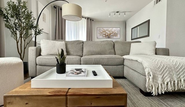 Coastal Getaway Near Venice, FREE Parking