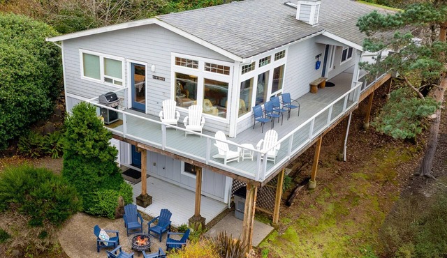 Coastal View by Manzanita Beach Getaway: Ocean Views, Dog-Friendly & Great Deck