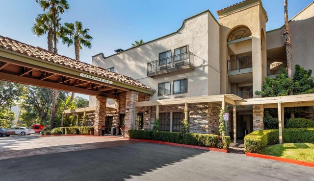 Comfort Inn & Suites Orange County John Wayne Airport
