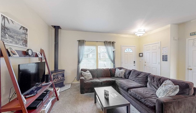 Comfortable home close to beach with deck and game room close to town