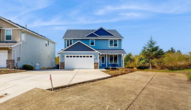 Comfortable home with ocean views with private hot tub deck fireplace WiFi