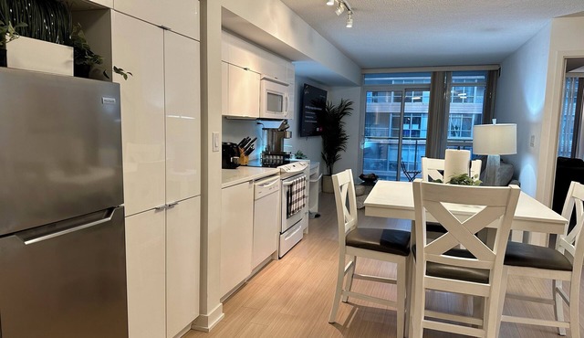 Comfy 1 bedroom + den