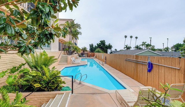 Condo Near Hospitals & 1/2 Mi to Mission Bay!