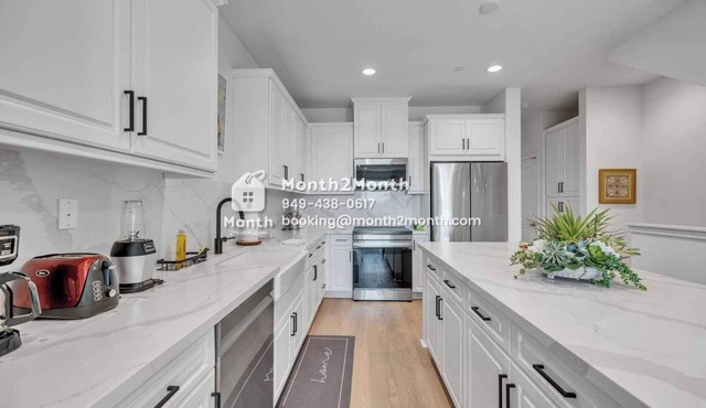Convenient living on Victor Avenue #42270