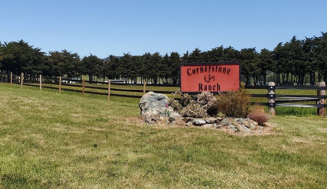 Cornerstone Ranch experience minutes to the beach and Rogue River