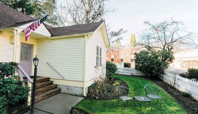 Cottage 9 – Downtown Jacksonville Retreat Steps from Shops & Britt Gardens