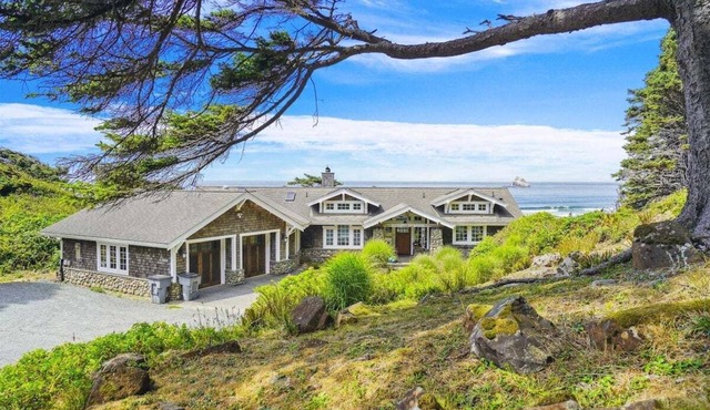 Cove Beach Lodge - Magnificent Oceanfront!