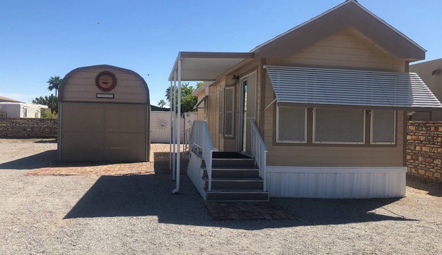 Cozy 1-bedroom mobile home in Yuma Foothills. Additional screened Arizona Room