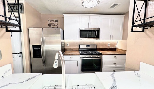 Cozy 2-bedroom condo Fully Furnished Monthly rent in enjoyable Simi Valley