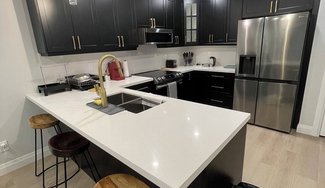 Cozy 2-bedroom townhome in amazing Belleville with AC, WiFi