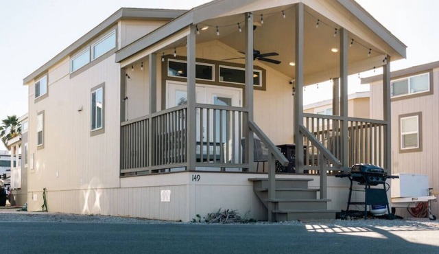 Cozy & Bright Cottage on the Colorado River!