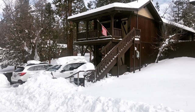 Cozy Cabin Vibes with Fireplace & Hot Tub
