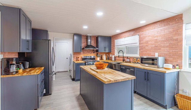 Cozy Family Haven in Sparks - Pet Friendly - Fenced Yard