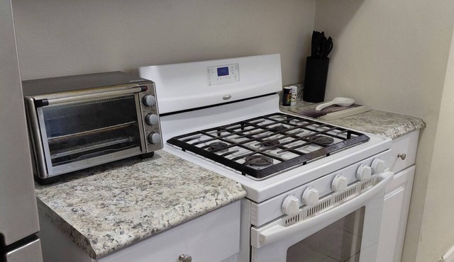 Cozy fully furnished 1-bedroom house in beautiful Lancaster
