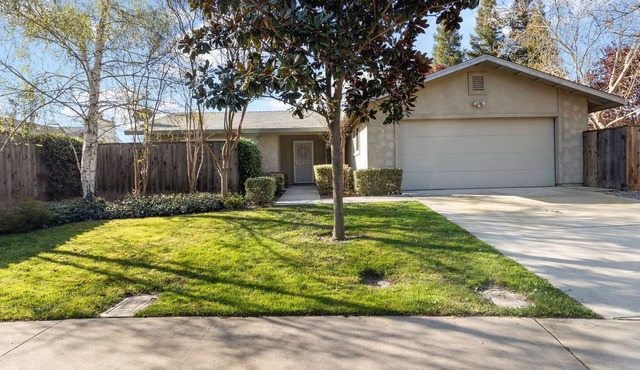 Cozy Modesto Charmer: 3 bedrooms 2 baths