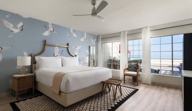Cozy Ocean Hideaway! Pool, Gym, Fireplaces, Bikes & Santa Barbara Harbor Strolls