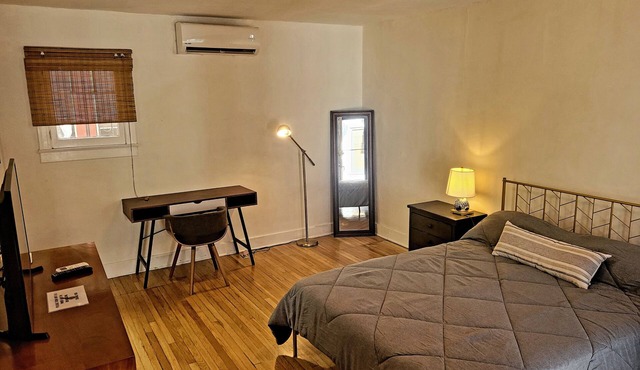 Cozy Studio Apartment Two in Hollywood!