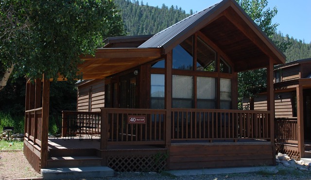 Cozy "Tiny Home" style Cabin Perfect for Couples and Families
