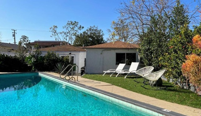 Cubier: Modern House by the pool in LA (MK4-LAD)