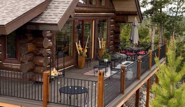 Custom log home with incredible views! True Colorado!