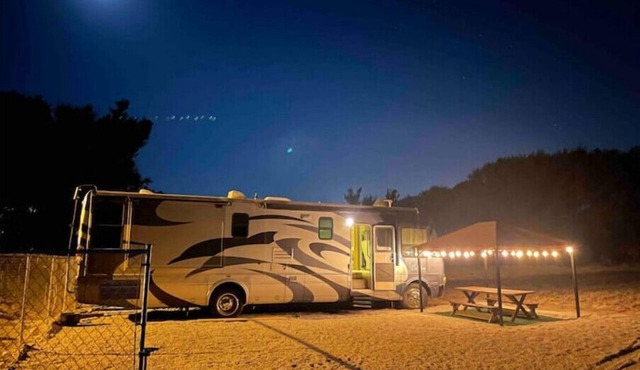Delightful 4 guest RV enjoy nature in Apple Valley