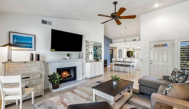 Desert Falls Resort Villa w/Golf & Mountain views!