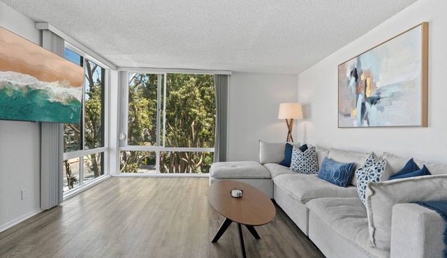 Diamond Dock' Waterfront Retreat Front Row Views Pool, Hot Tub, Tennis & Parking