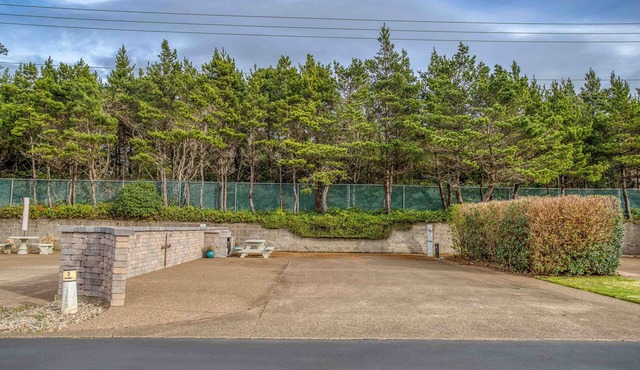 Dog Friendly, Available with 50AMP, 30AMP, Water and Sewer hook up's, WiFi