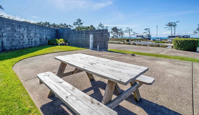 Dog Friendly, Available with 50AMP, 30AMP, Water and Sewer hook up's, WiFi