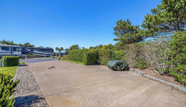 Dog Friendly, Available with 50AMP, 30AMP, Water and Sewer hook up's, WiFi
