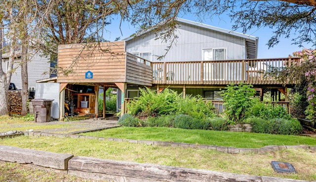 Dog friendly oceanview home one block to beach