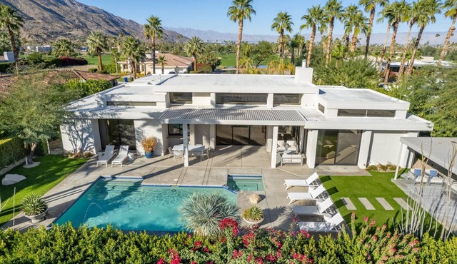Dog Friendly Villa located on Indian Canyons Golf Course with Private Pool