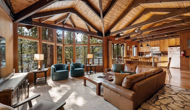 Donner Delight - Classic Donner Lakefront Cabin with Lake Views, across from Shoreline Park