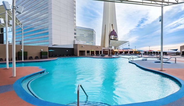 Dream Vegas Vacation! 2 Elegant Units, Pool, Bar & Restaurants, Casino