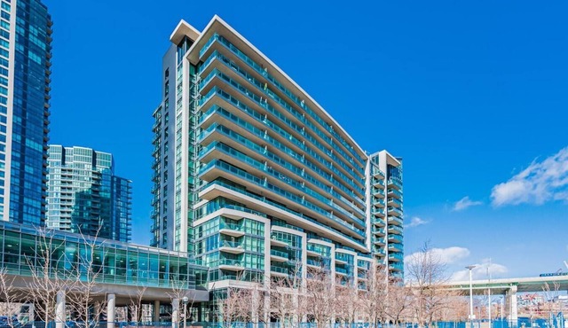 Elegant 2BR Condo, Lake View and Free Parking