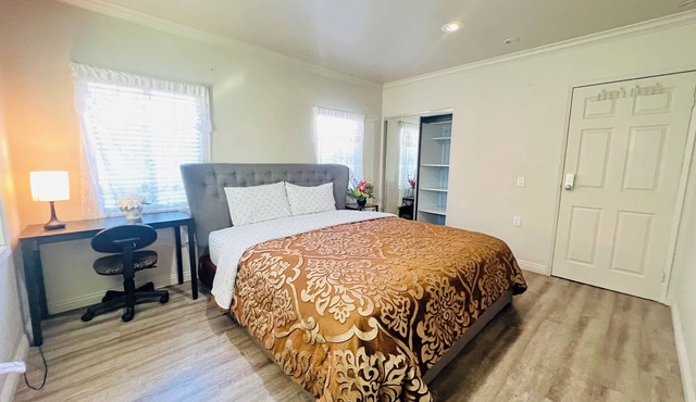 Elegant room 3 with king bed