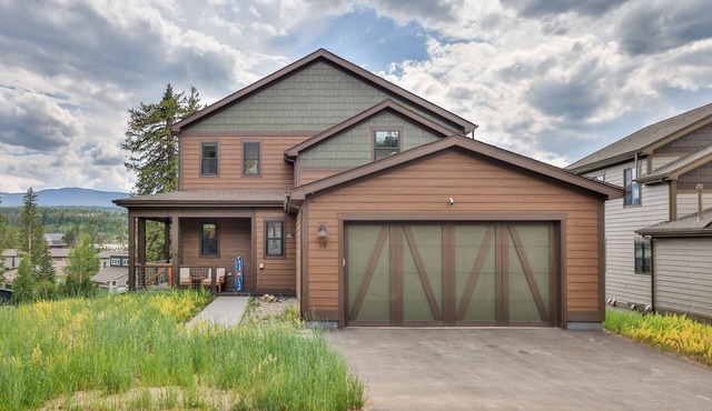Elevated Mountain Retreat—Private, Spacious, Minutes from Adventure